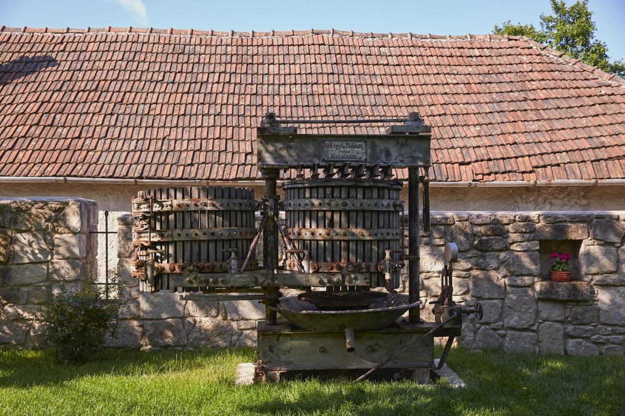 Bed and Breakfast Preselo Pinceszet Es Vendeghaz Эрдёбенье Экстерьер фото